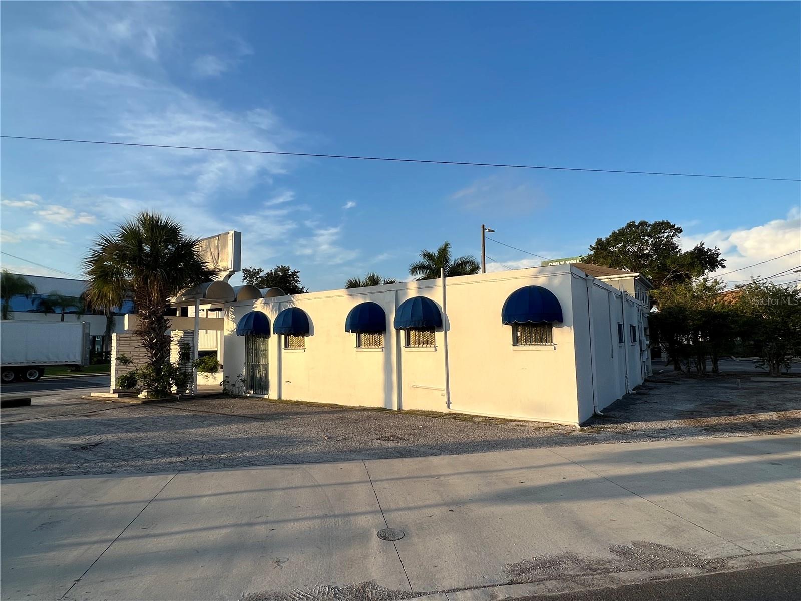 3901 HENDERSON BLVD — photo 3