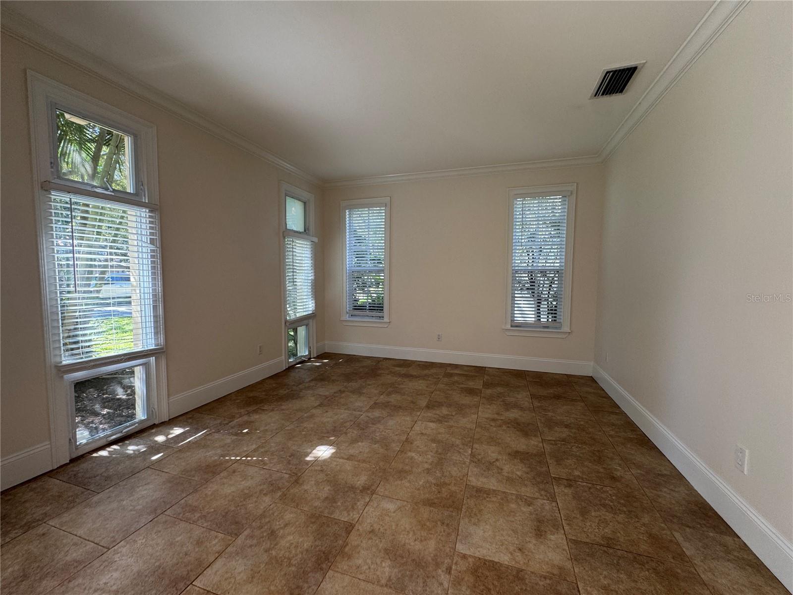 3103 W WAVERLY AVE — photo 24