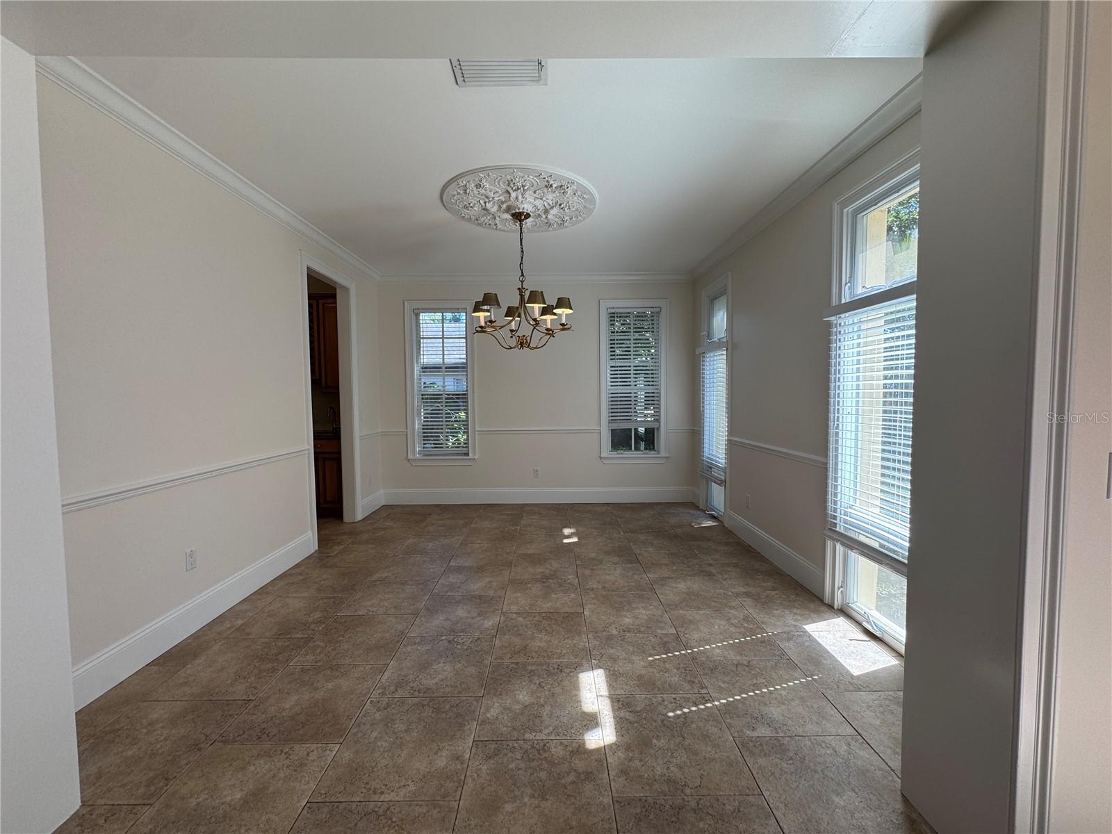 3103 W WAVERLY AVE — photo 23