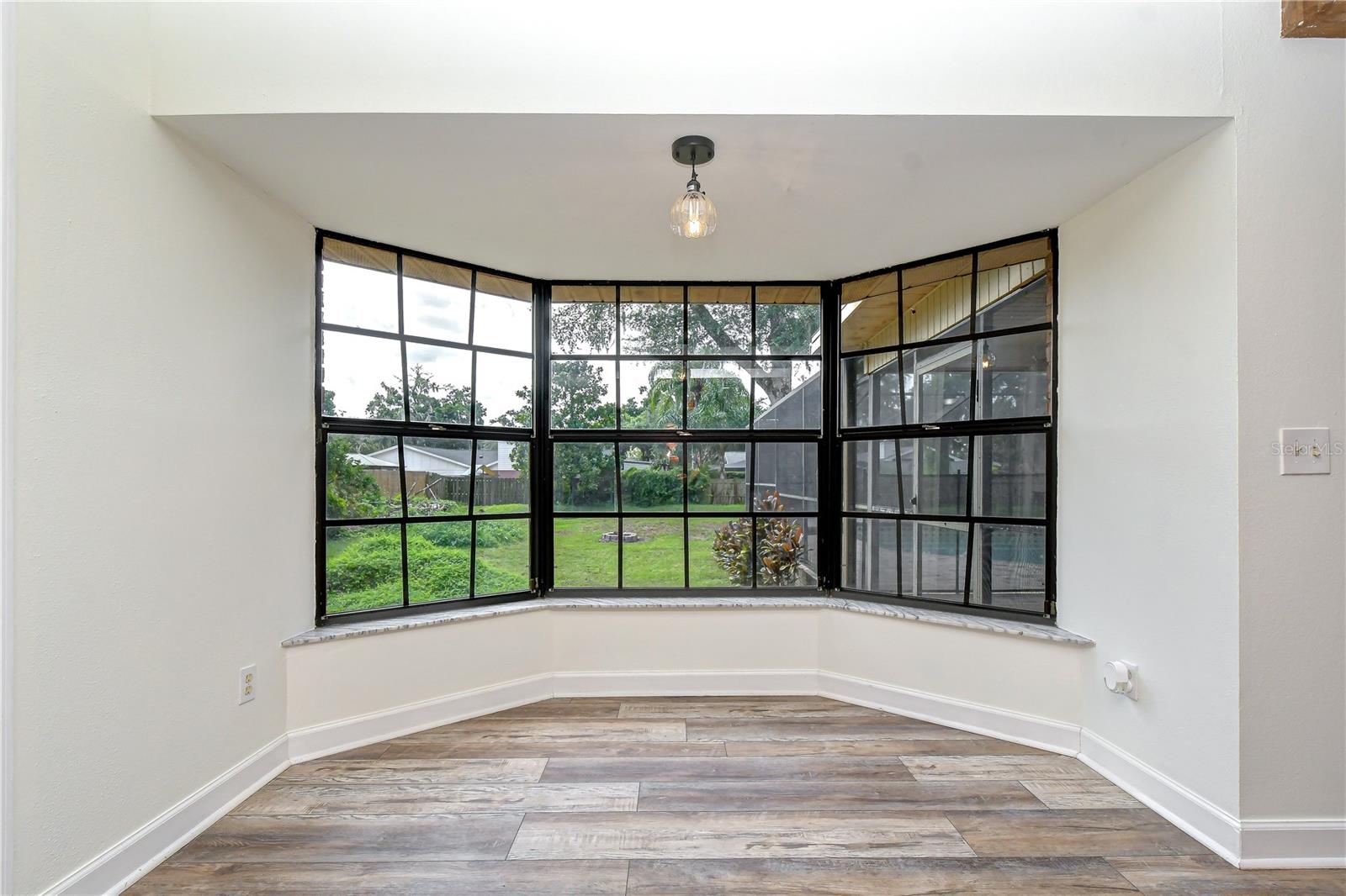 1101 OAKRIDGE MANOR DR — photo 14