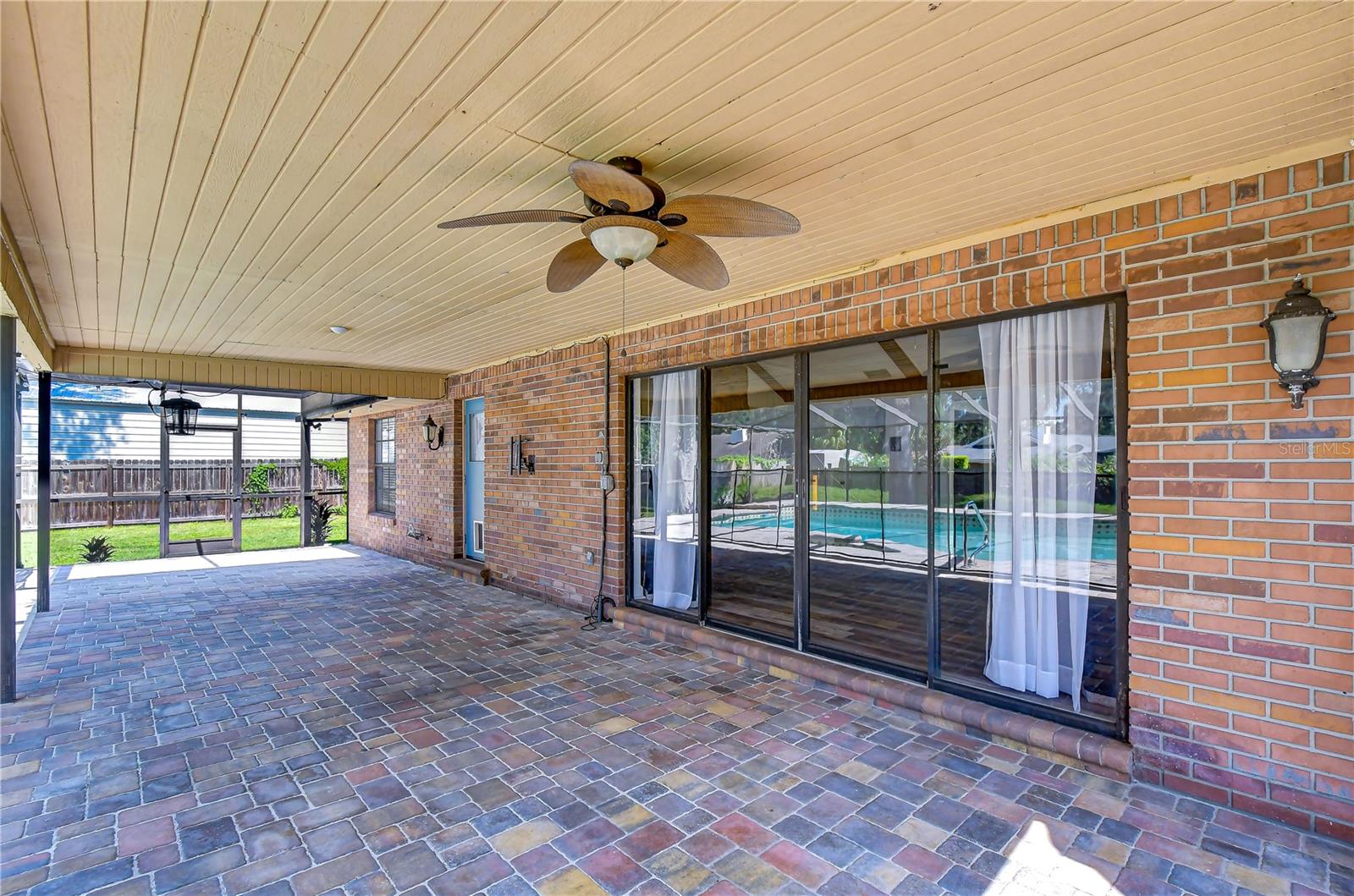 1101 OAKRIDGE MANOR DR — photo 27