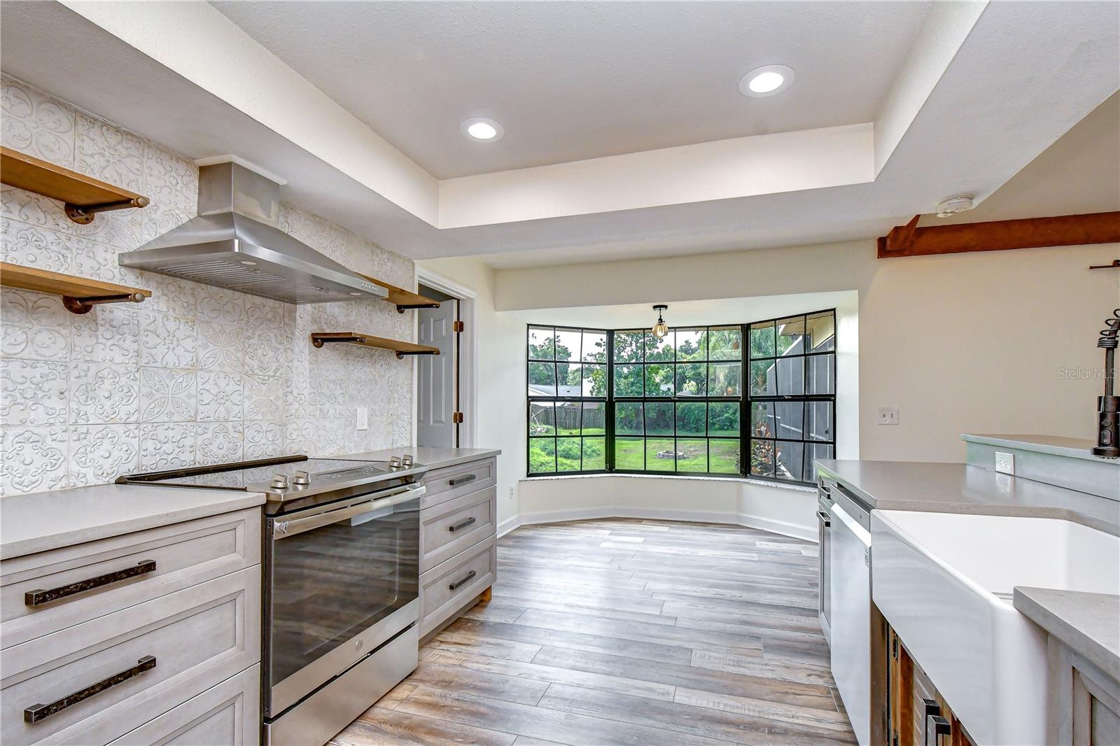 1101 OAKRIDGE MANOR DR — photo 13