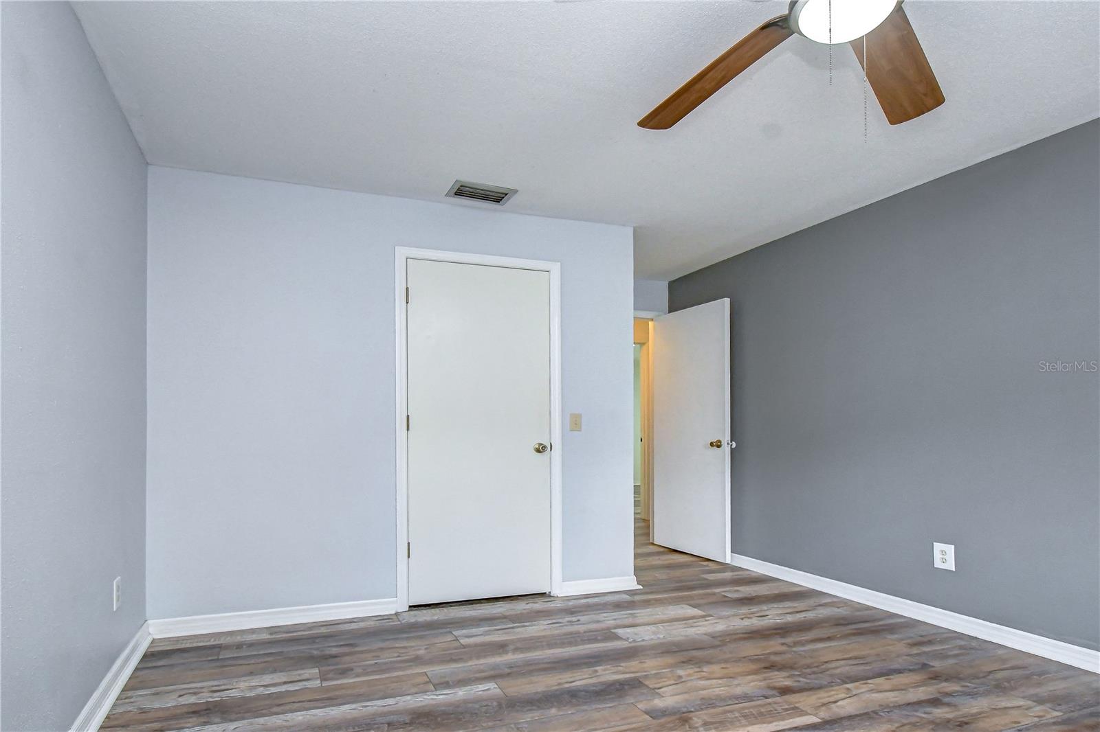 1101 OAKRIDGE MANOR DR — photo 20