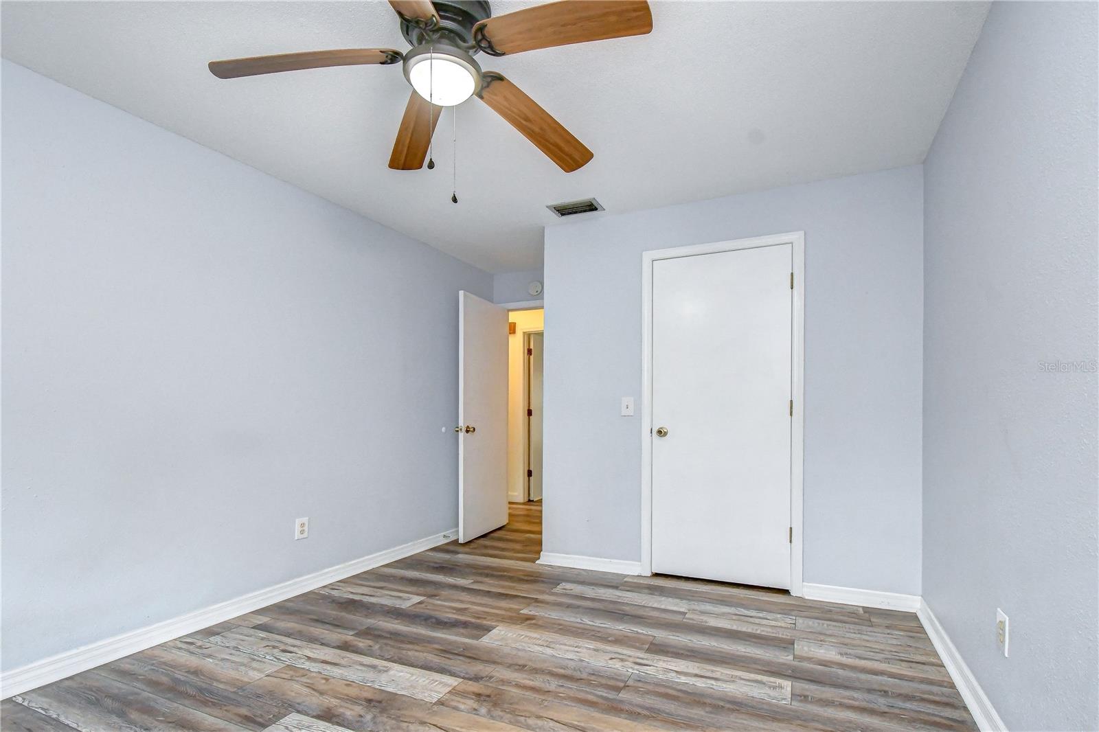 1101 OAKRIDGE MANOR DR — photo 24