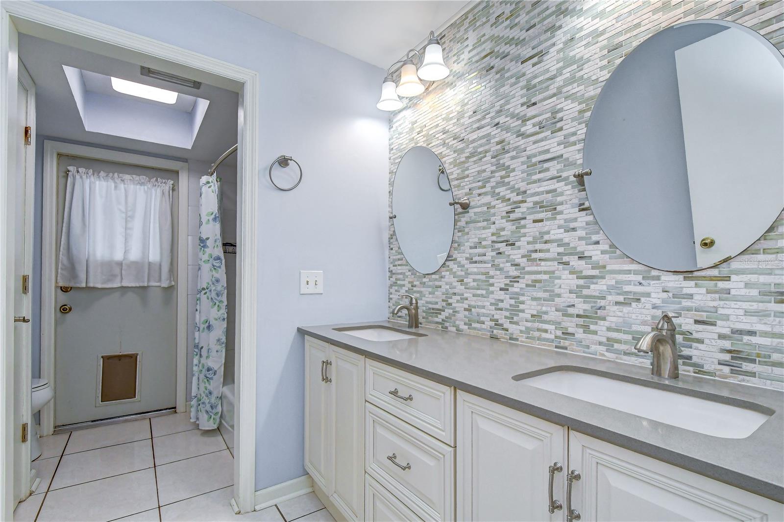 1101 OAKRIDGE MANOR DR — photo 25