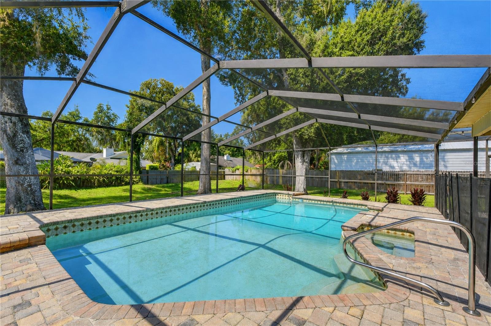 1101 OAKRIDGE MANOR DR — photo 2