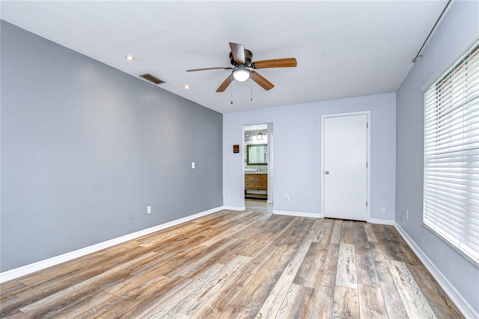 1101 OAKRIDGE MANOR DR — photo 15