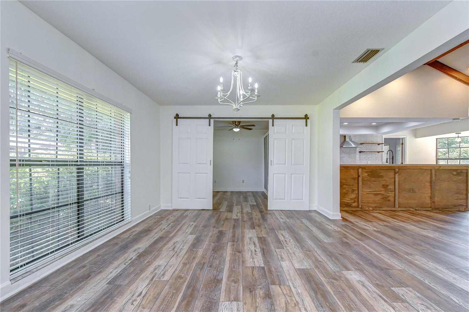 1101 OAKRIDGE MANOR DR — photo 5