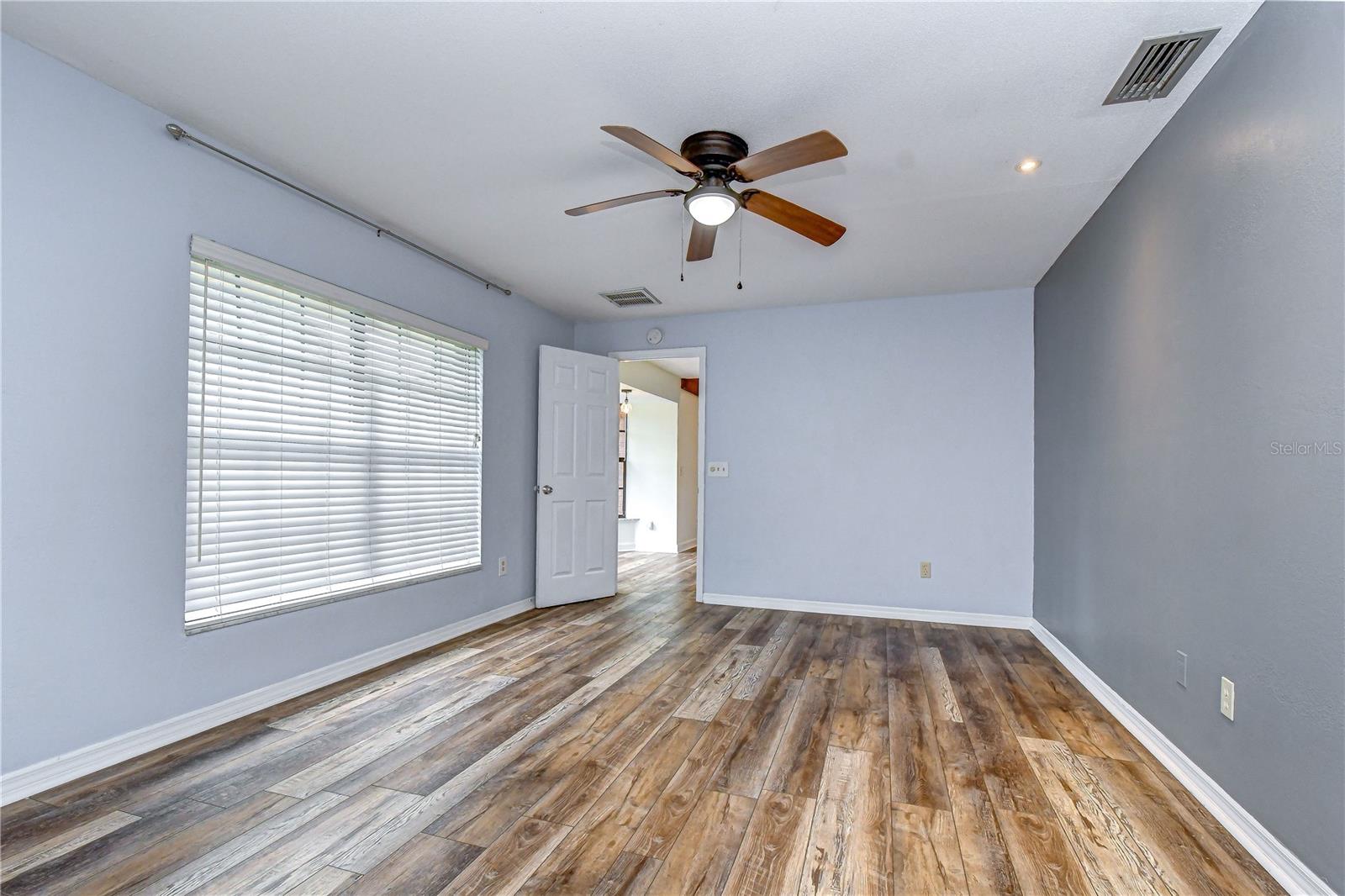 1101 OAKRIDGE MANOR DR — photo 16