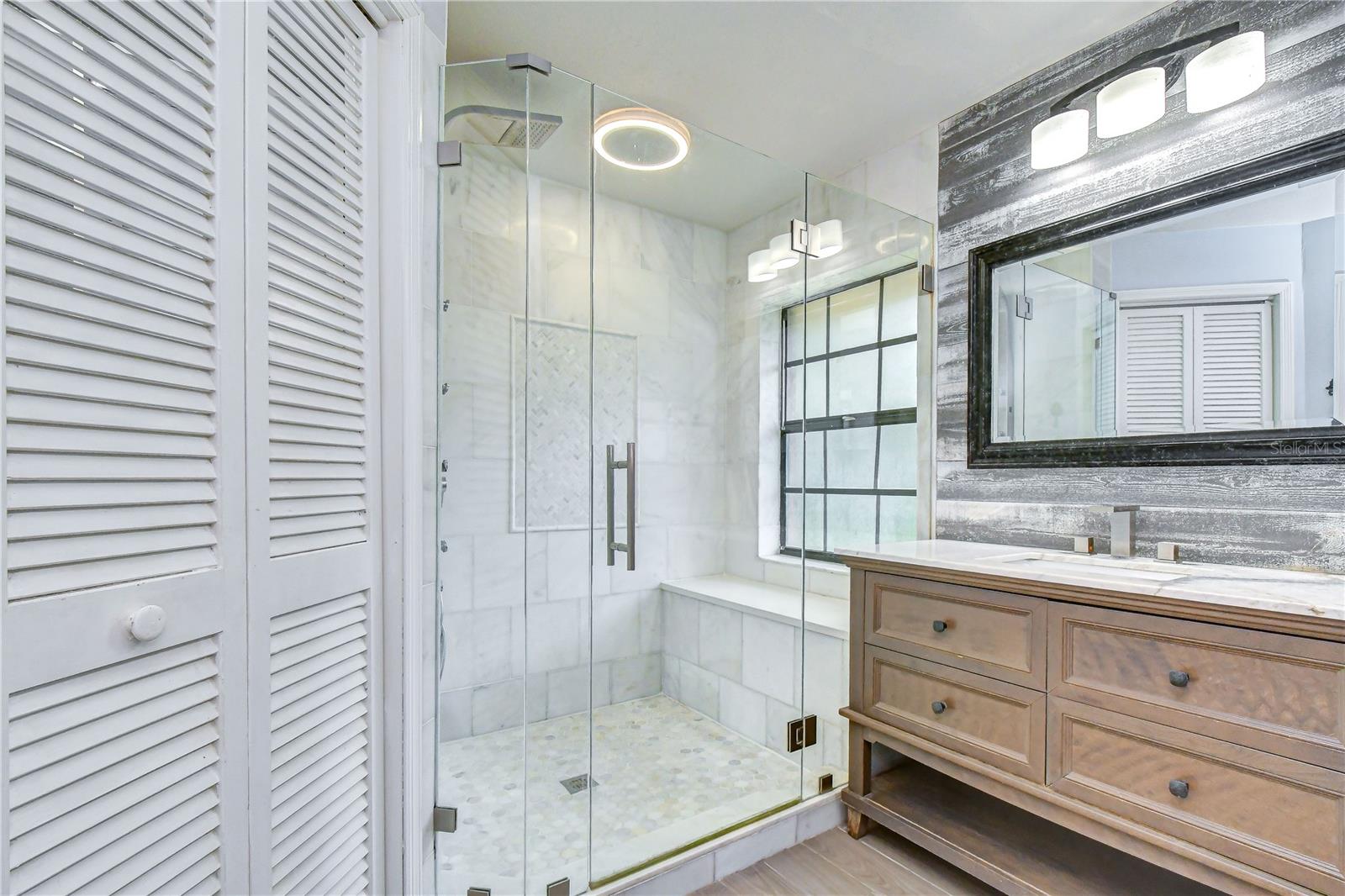 1101 OAKRIDGE MANOR DR — photo 18