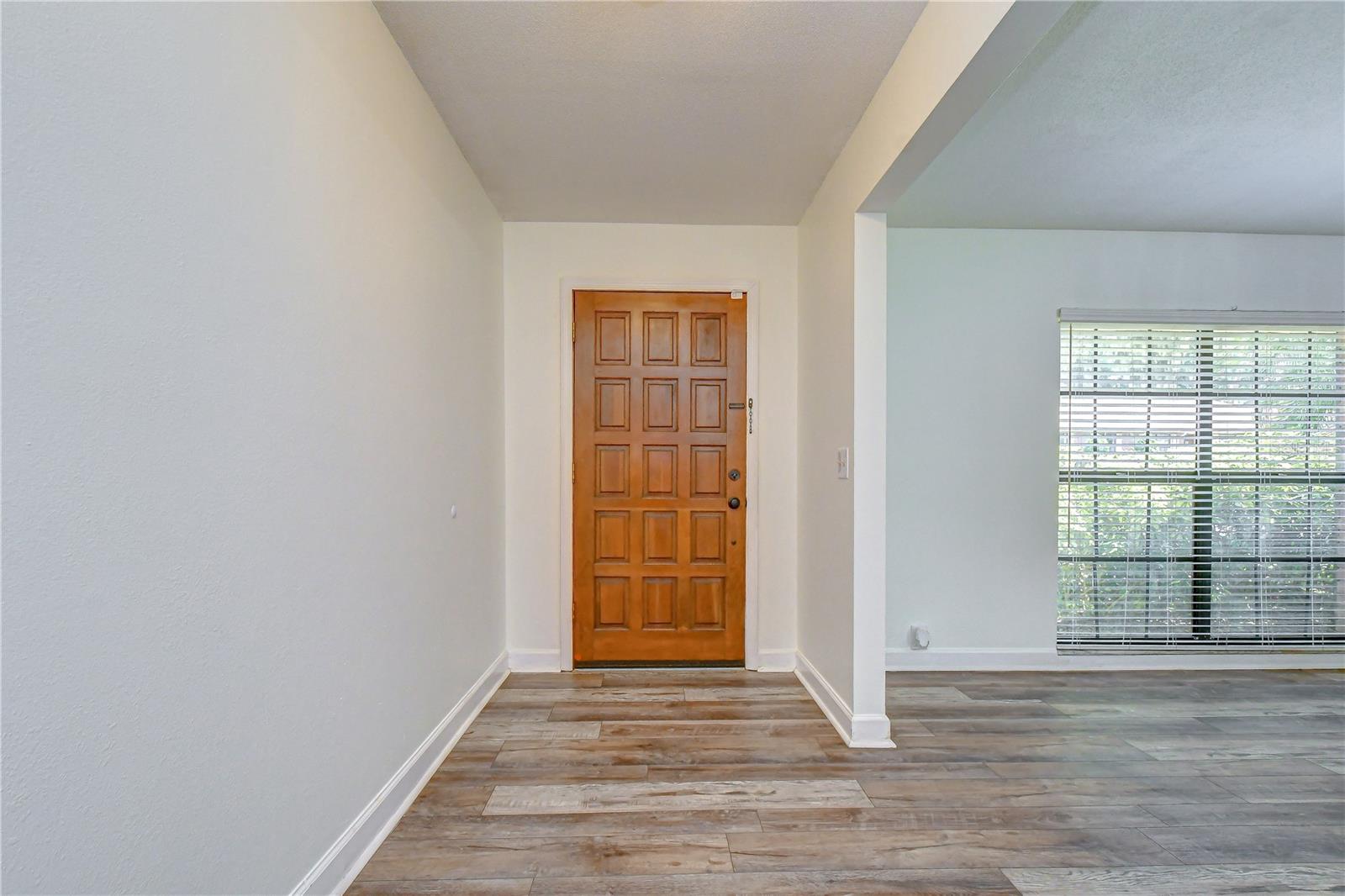 1101 OAKRIDGE MANOR DR — photo 4