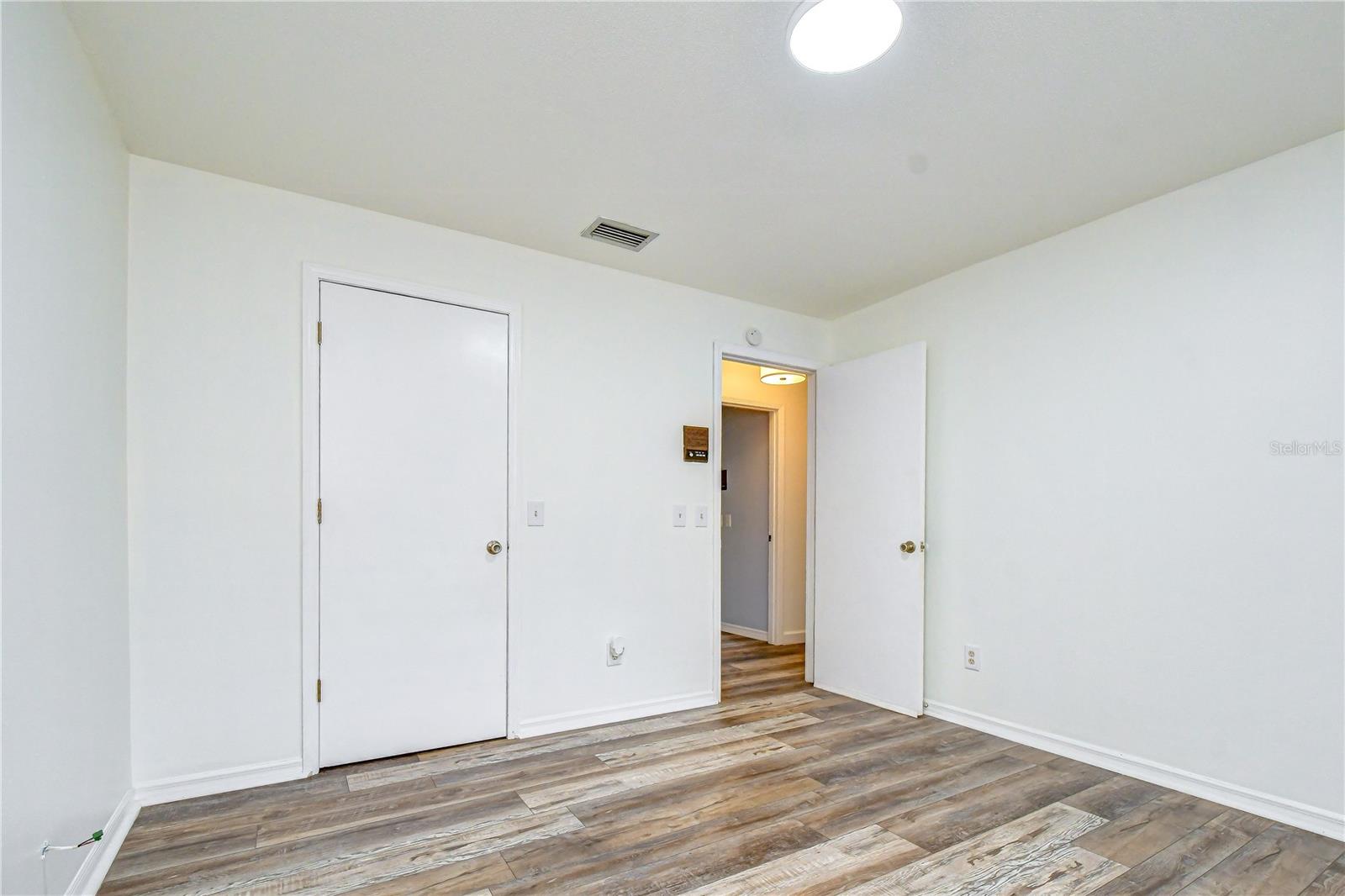 1101 OAKRIDGE MANOR DR — photo 22