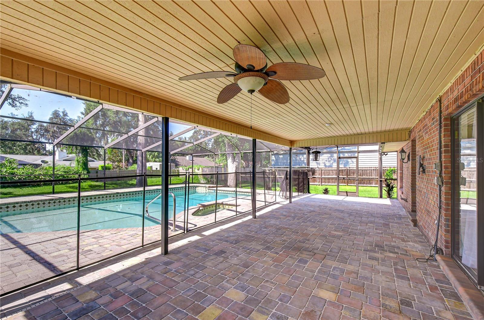 1101 OAKRIDGE MANOR DR — photo 28