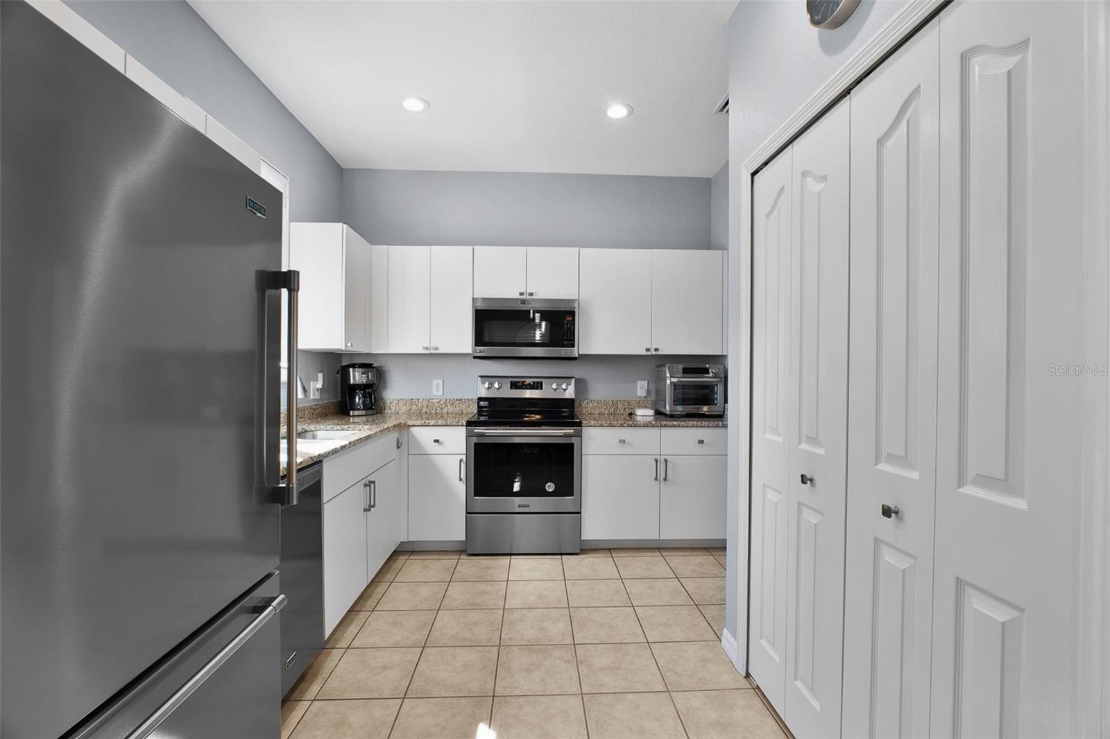 4320 MICHALER ST — photo 10