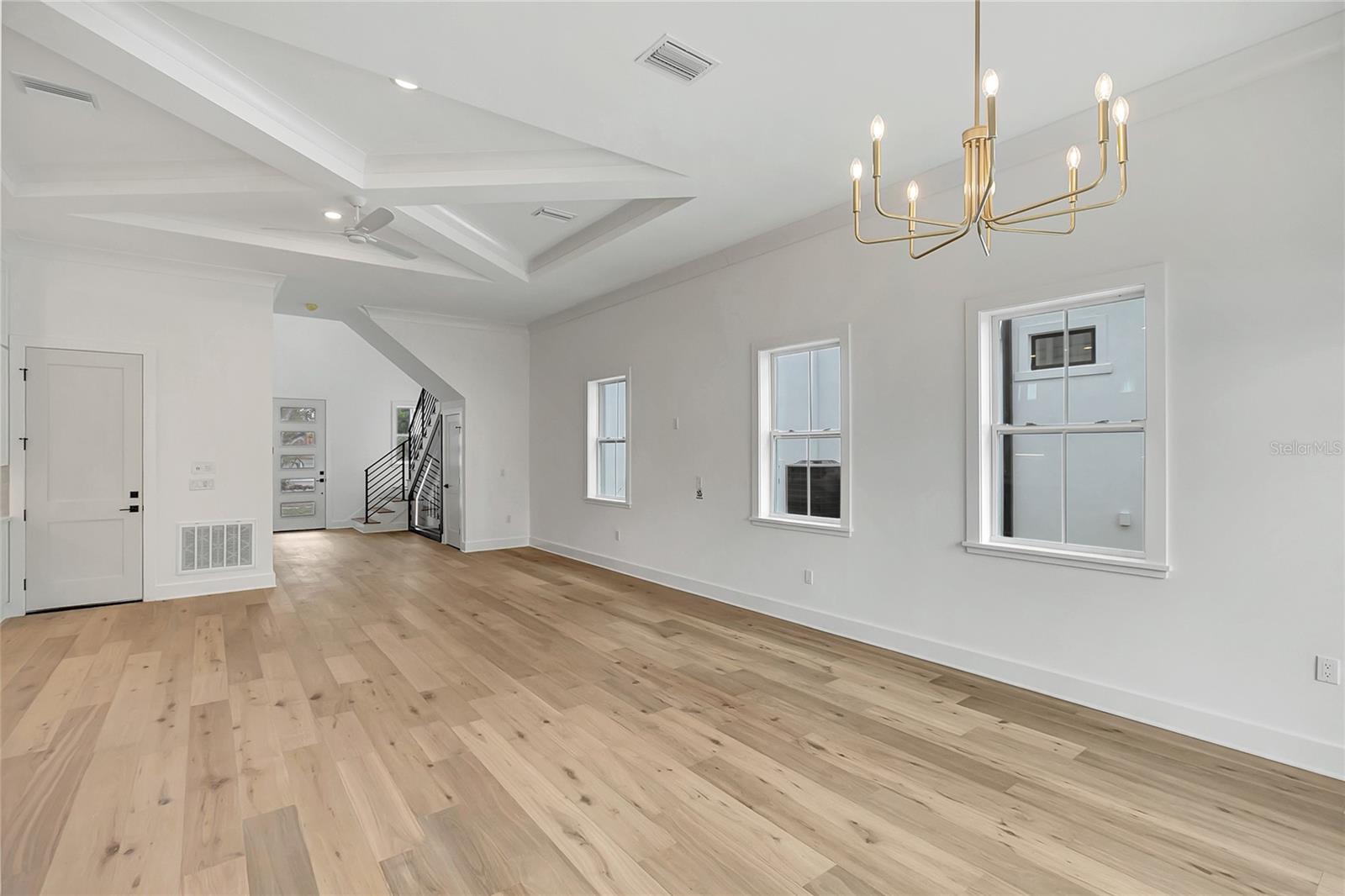 206 CHIPPEWA AVE — photo 38