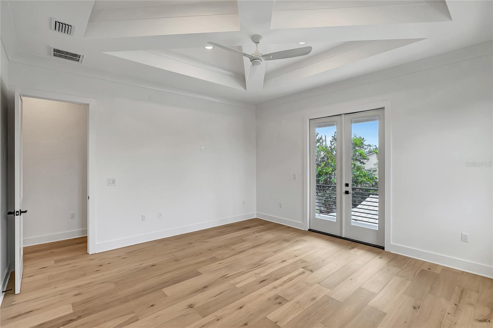 206 CHIPPEWA AVE — photo 54