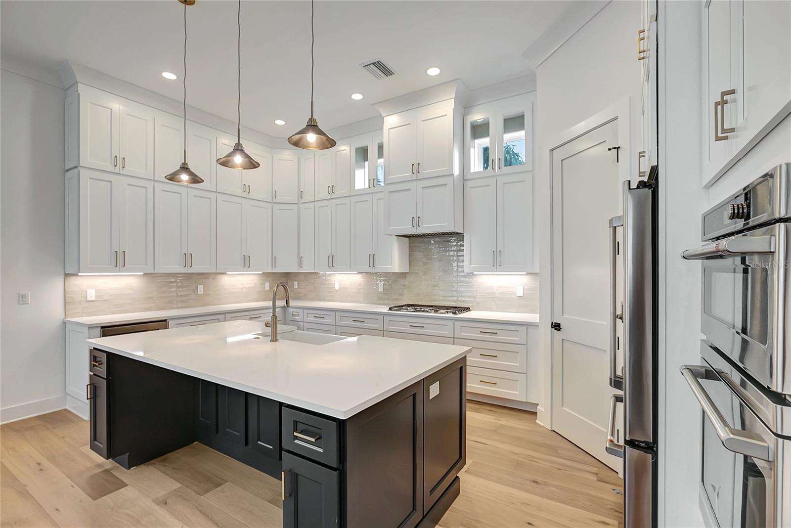 206 CHIPPEWA AVE — photo 32