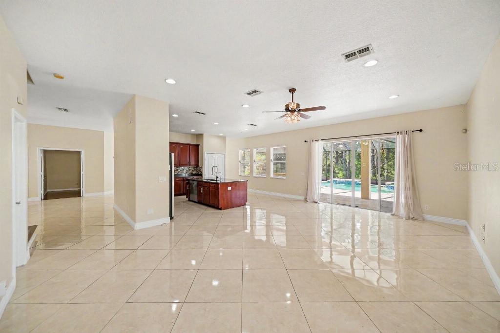 20009 OAKFLOWER AVE — photo 11