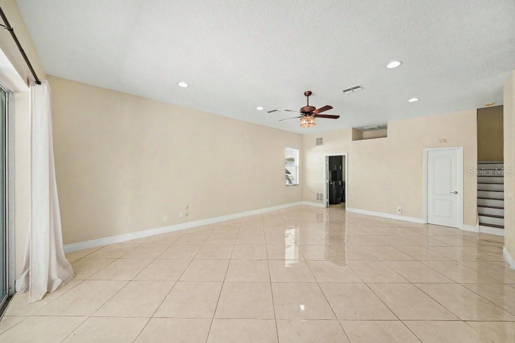 20009 OAKFLOWER AVE — photo 10