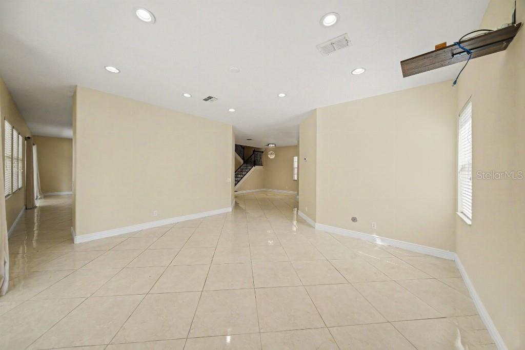 20009 OAKFLOWER AVE — photo 9