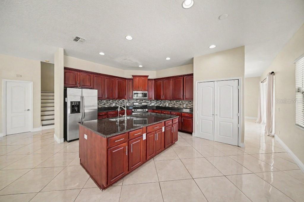 20009 OAKFLOWER AVE — photo 13