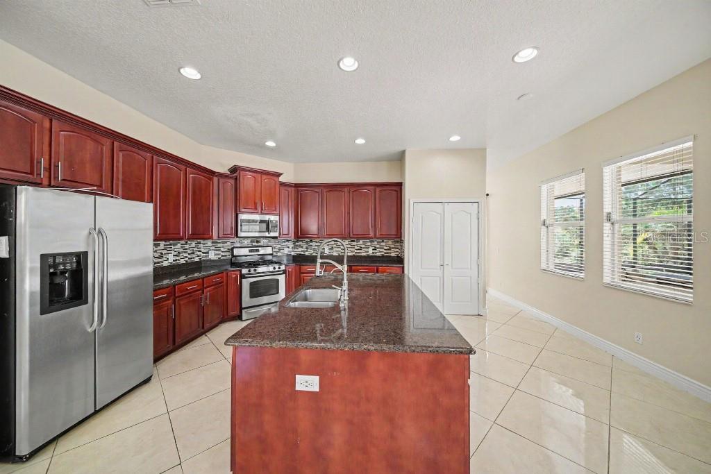 20009 OAKFLOWER AVE — photo 14