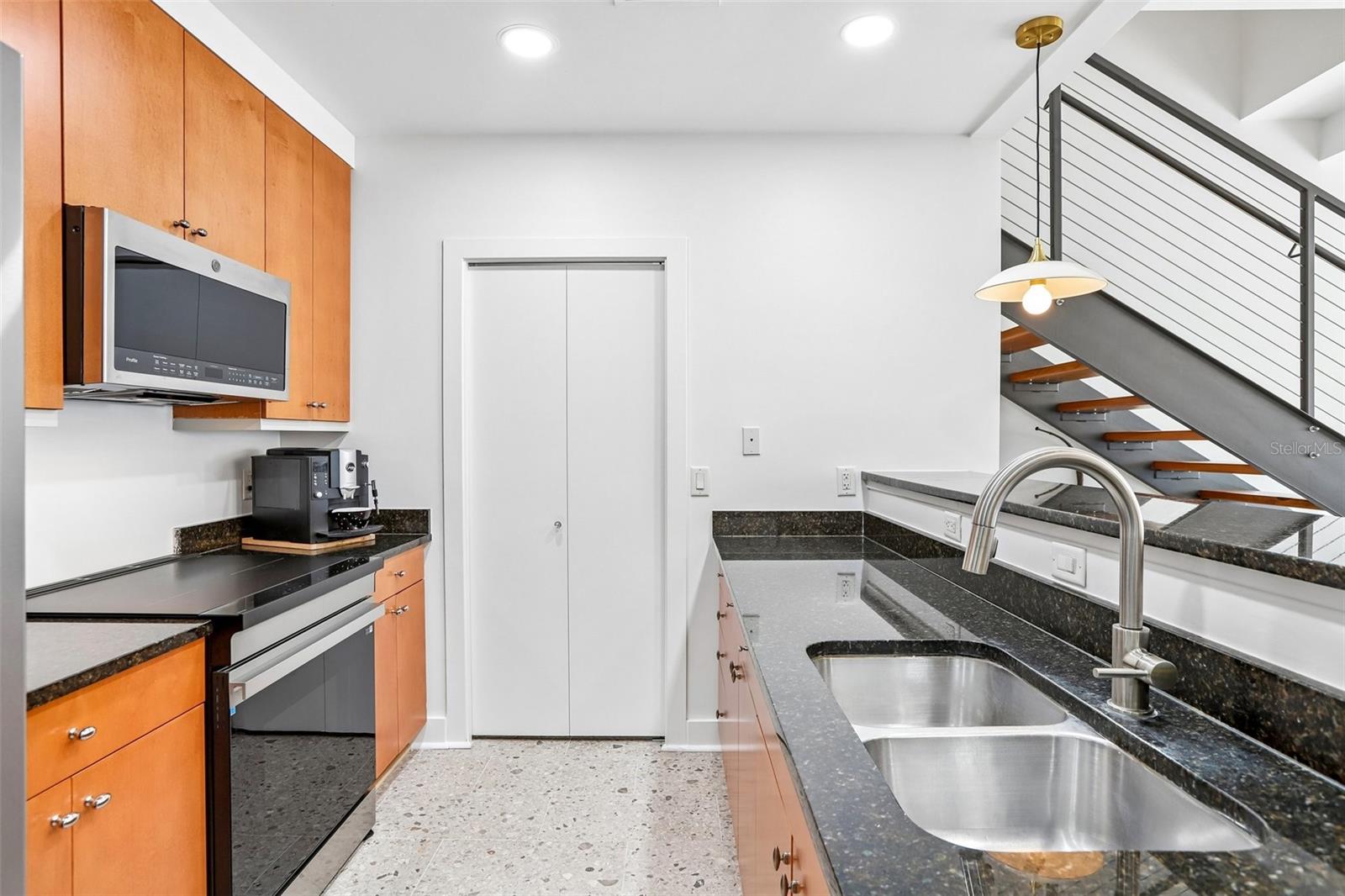 1010 CENTRAL AVE #413 — photo 9
