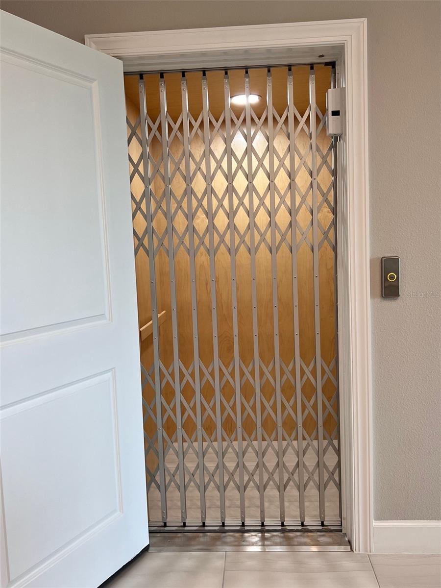 5569 CANNES CIR — photo 10