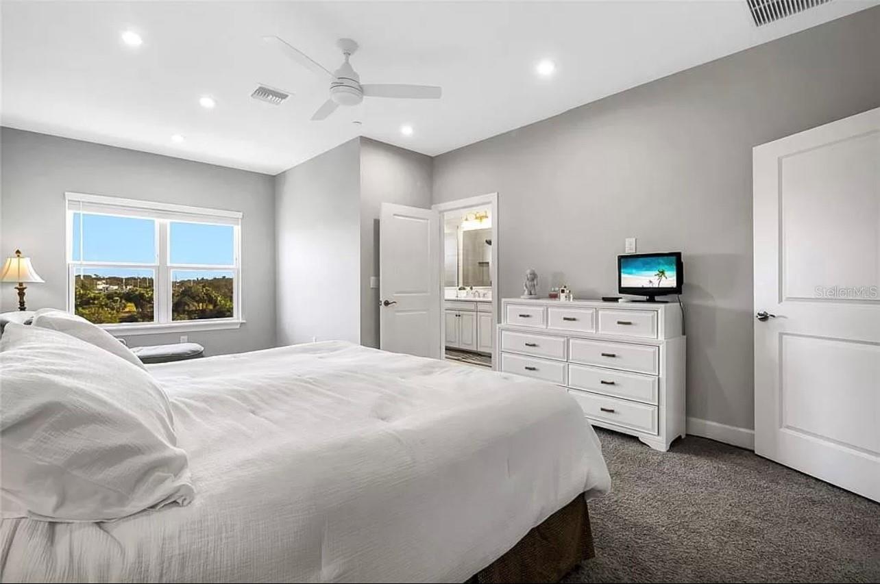 5569 CANNES CIR — photo 3