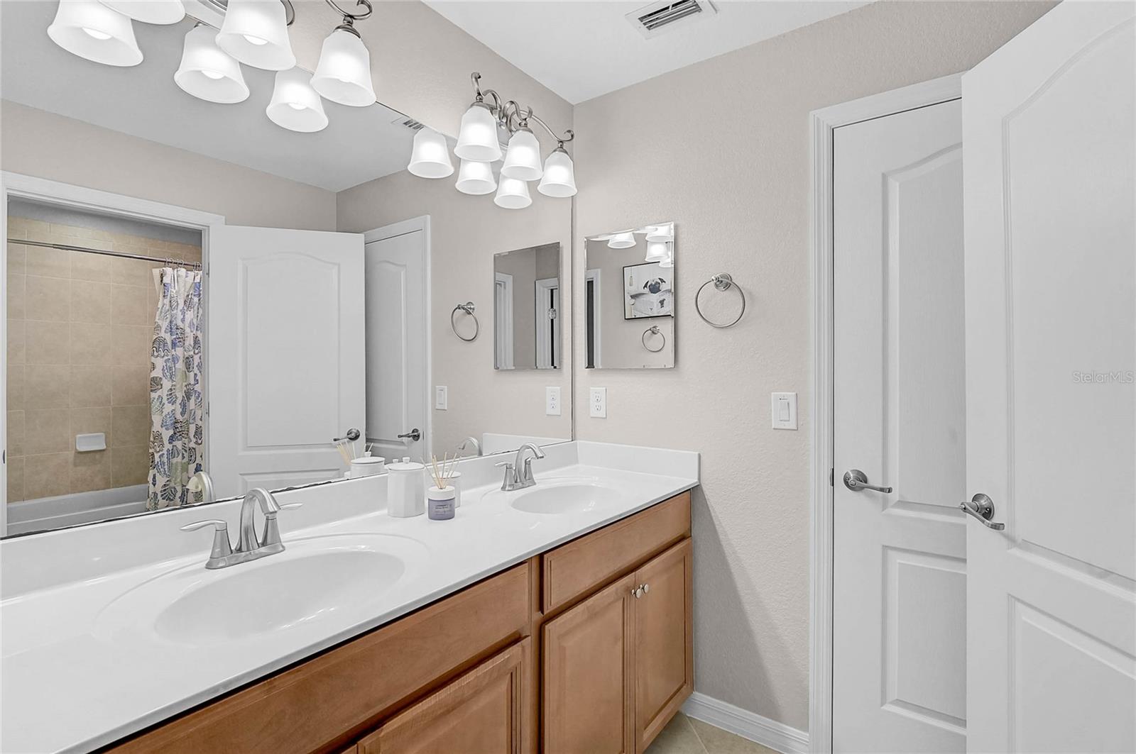 20275 GRANLAGO DR — photo 31