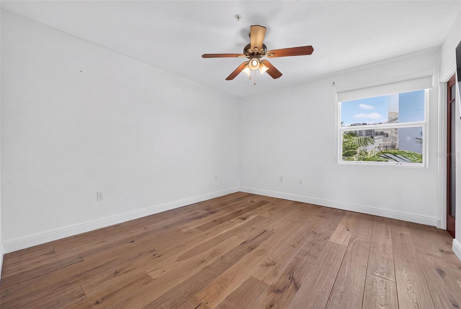433 CENTRAL AVE — photo 34