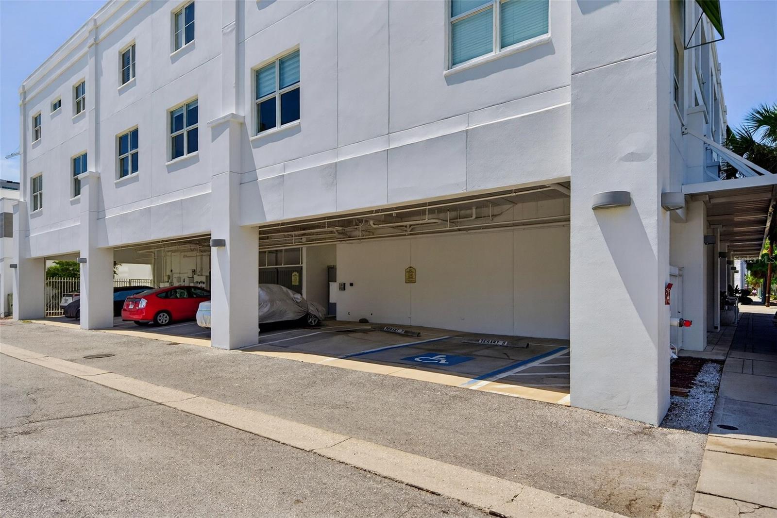 433 CENTRAL AVE — photo 42