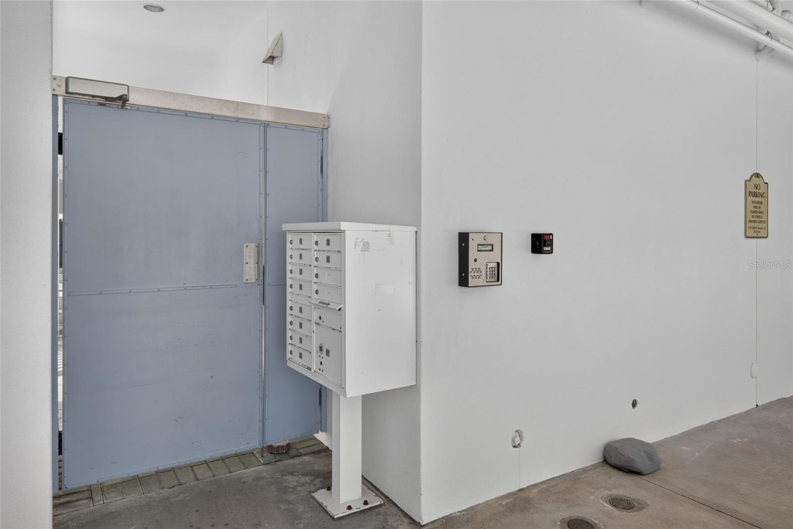433 CENTRAL AVE — photo 41