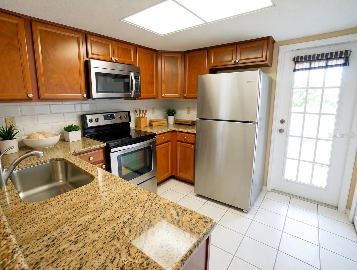 2263 FLETCHERS POINT CIR — photo 10