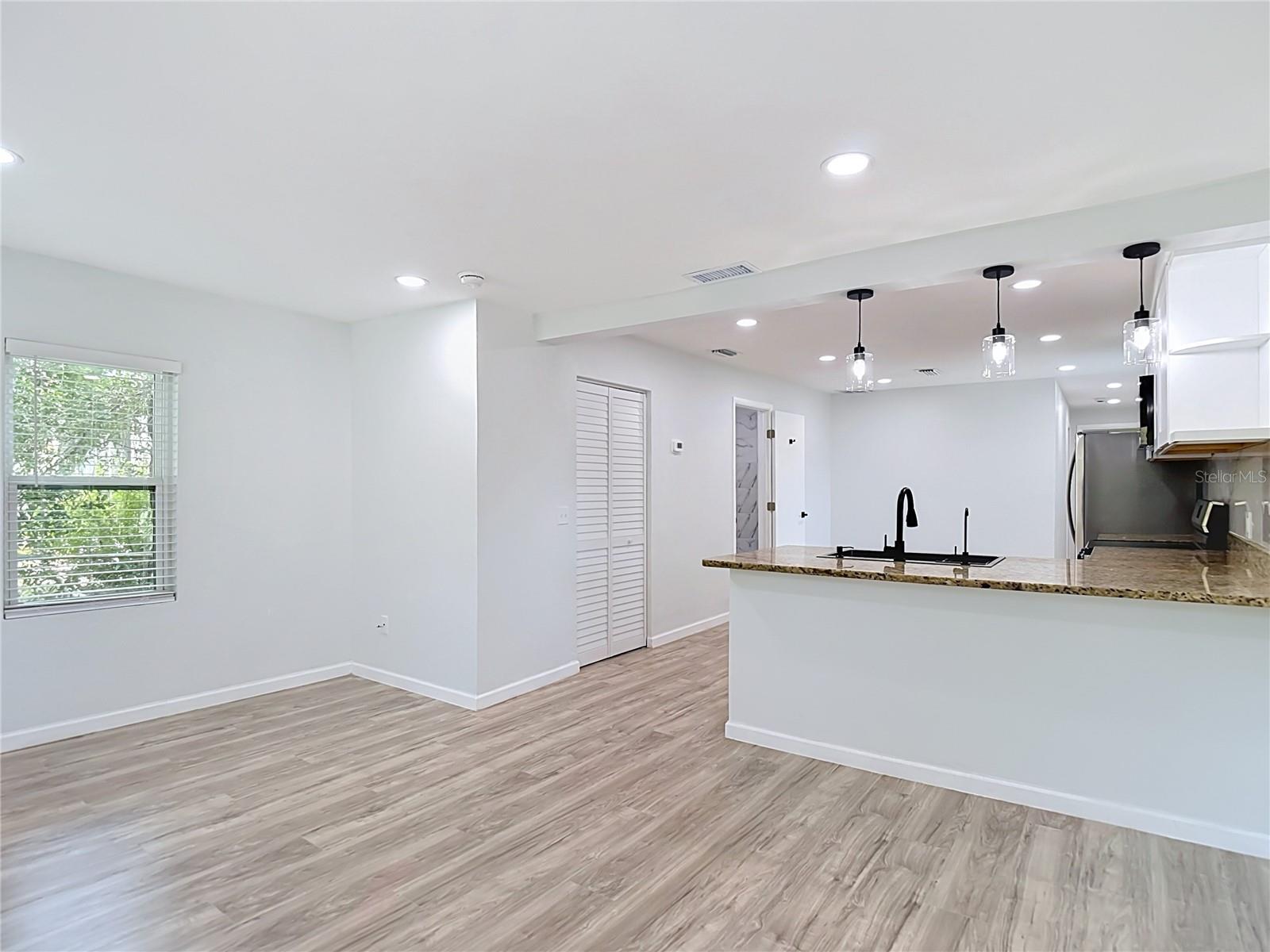 10009 N FLORENCE AVE — photo 10