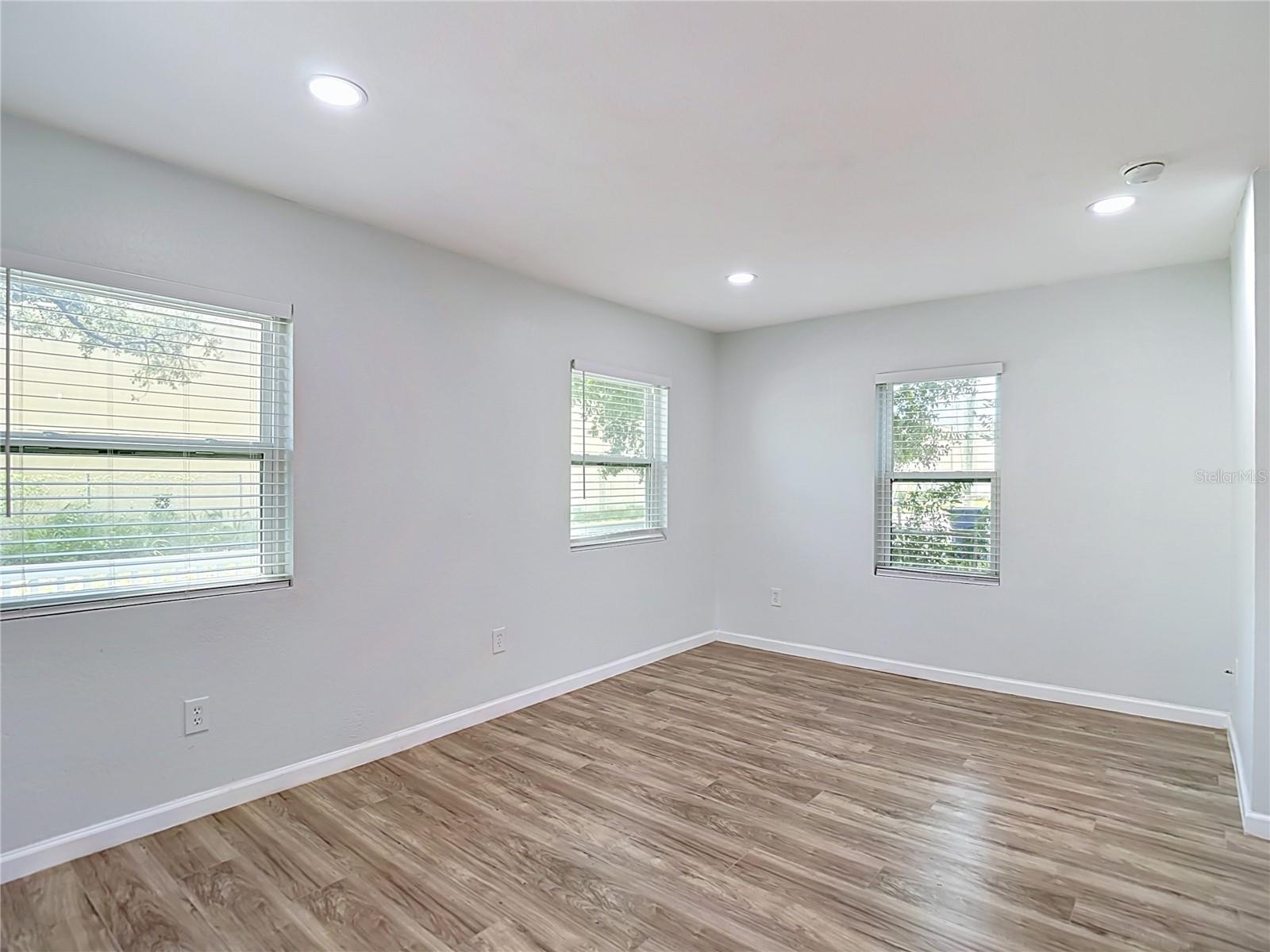 10009 N FLORENCE AVE — photo 7