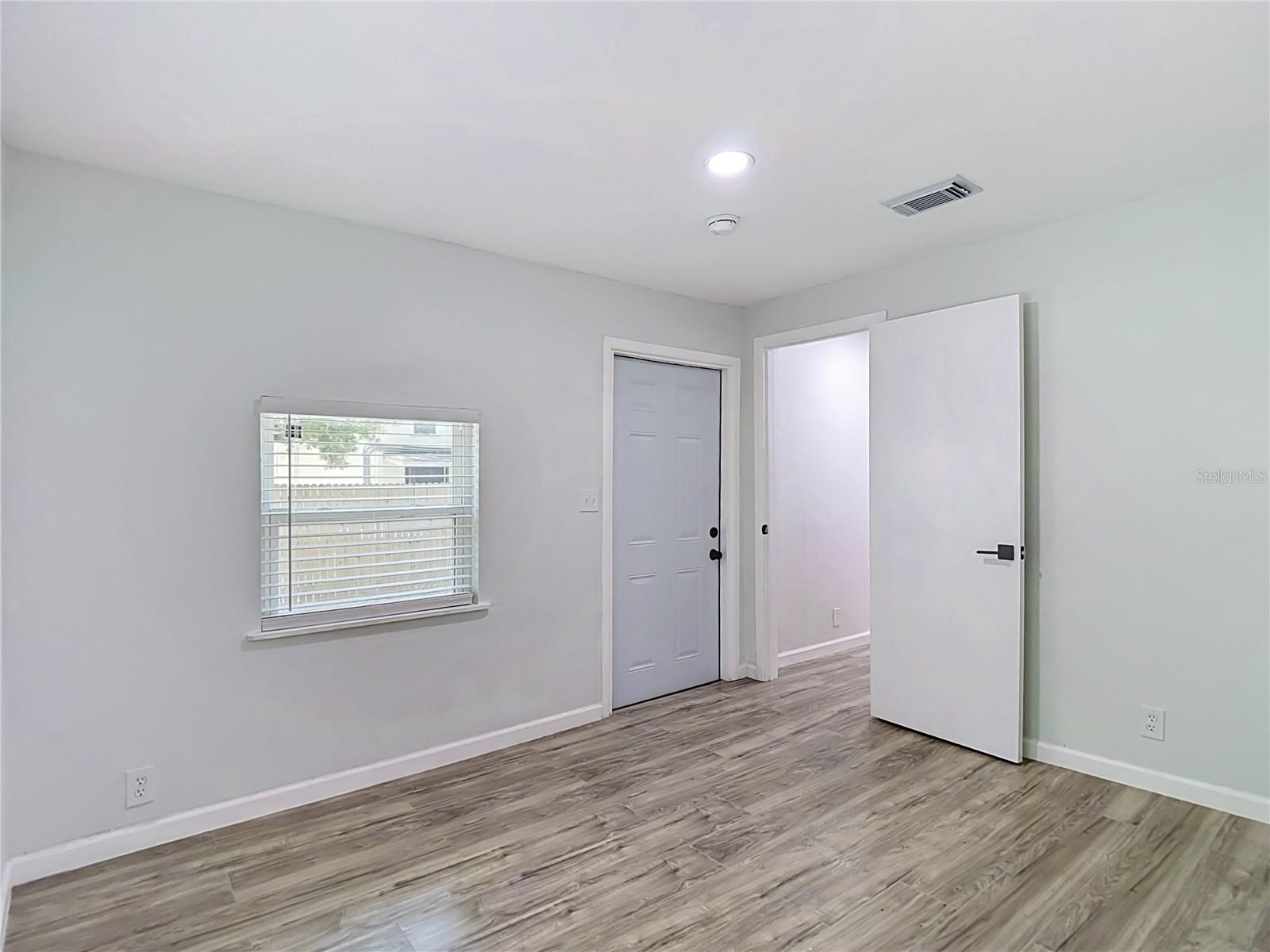10009 N FLORENCE AVE — photo 33