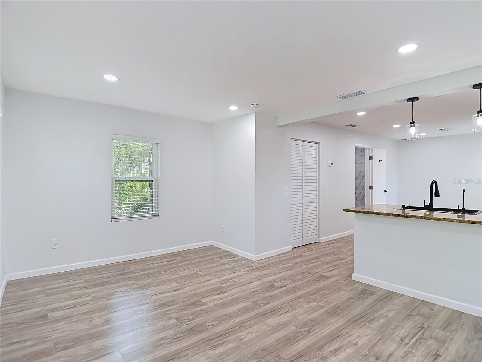 10009 N FLORENCE AVE — photo 9