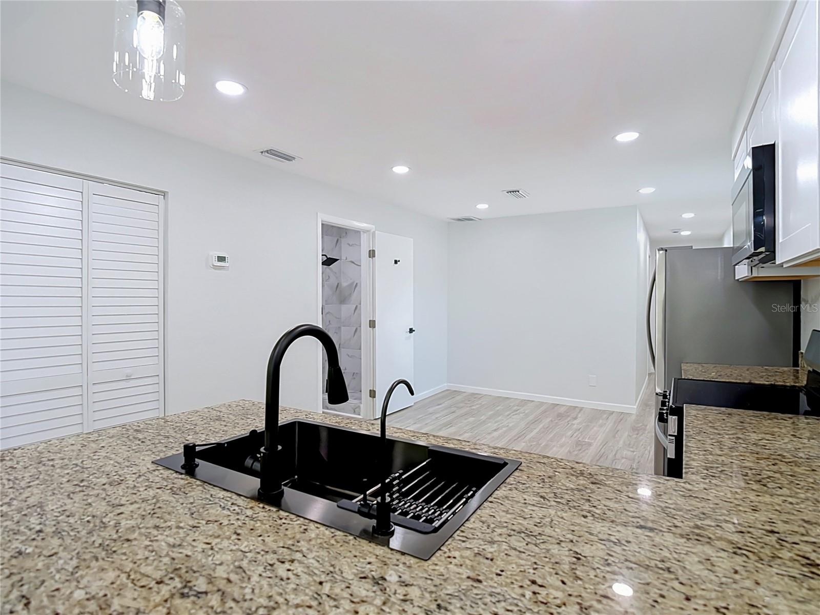 10009 N FLORENCE AVE — photo 13