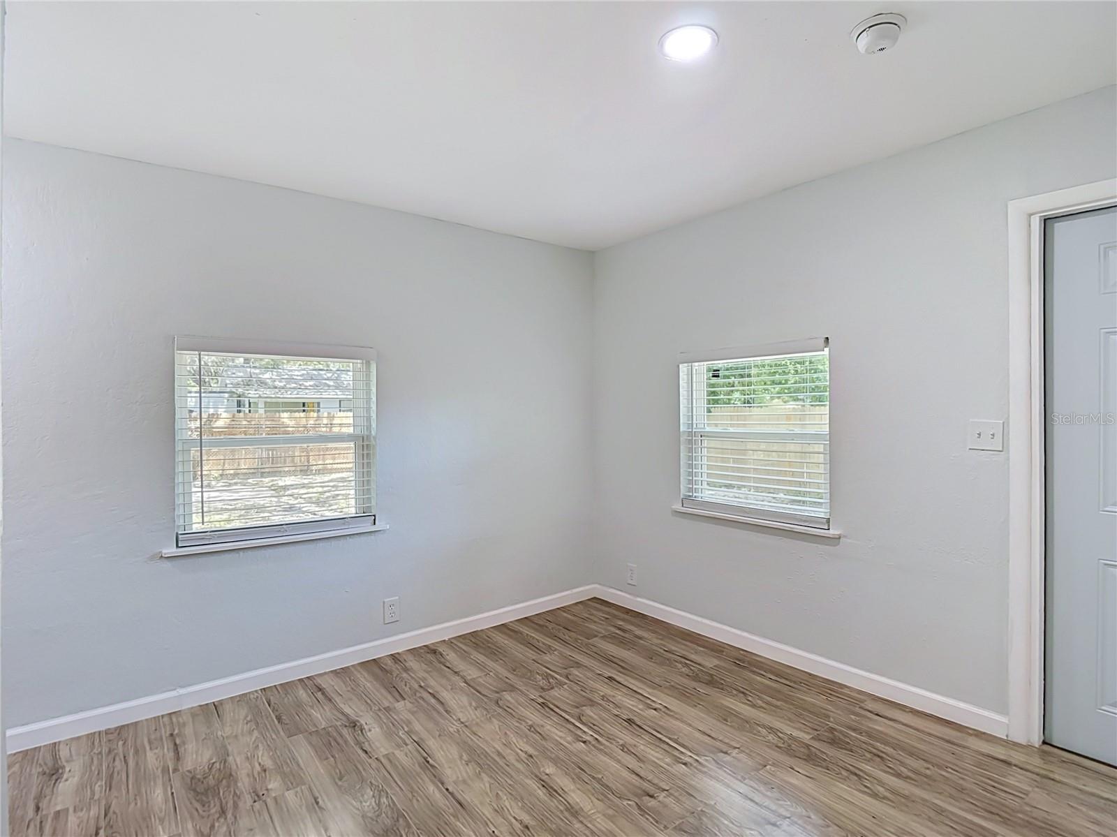10009 N FLORENCE AVE — photo 32