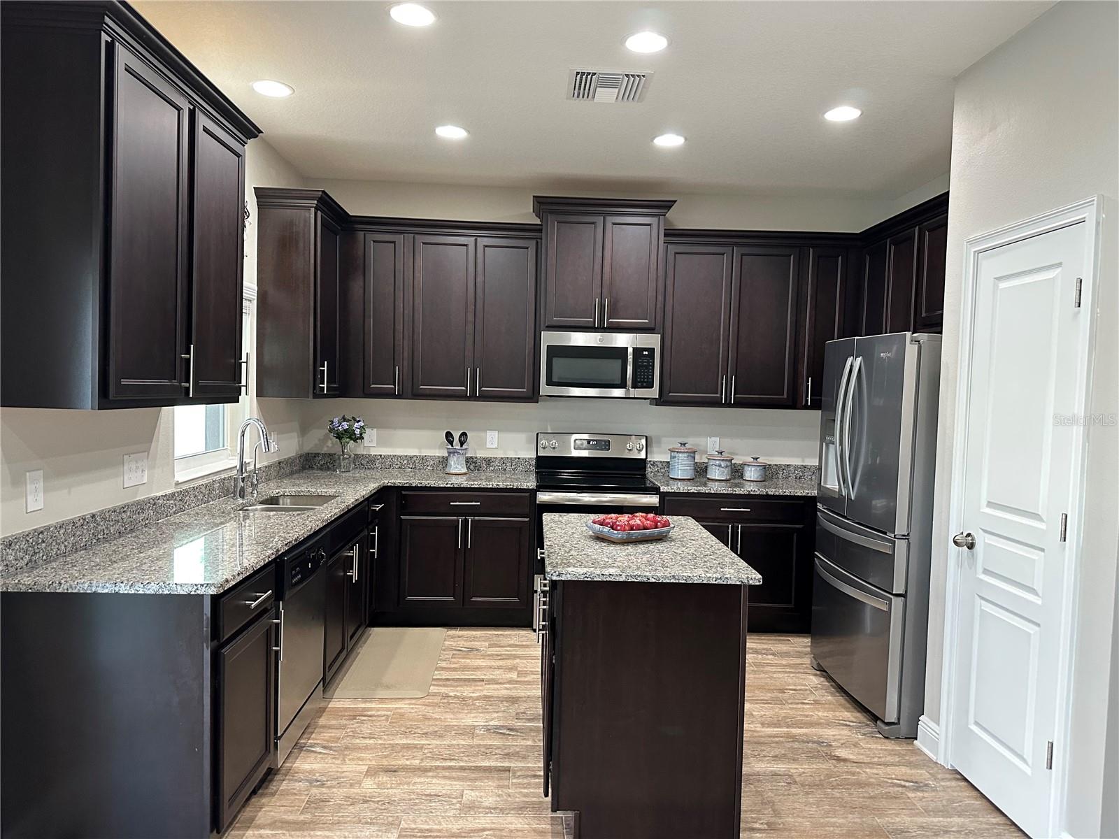 3313 W WALNUT ST — photo 2