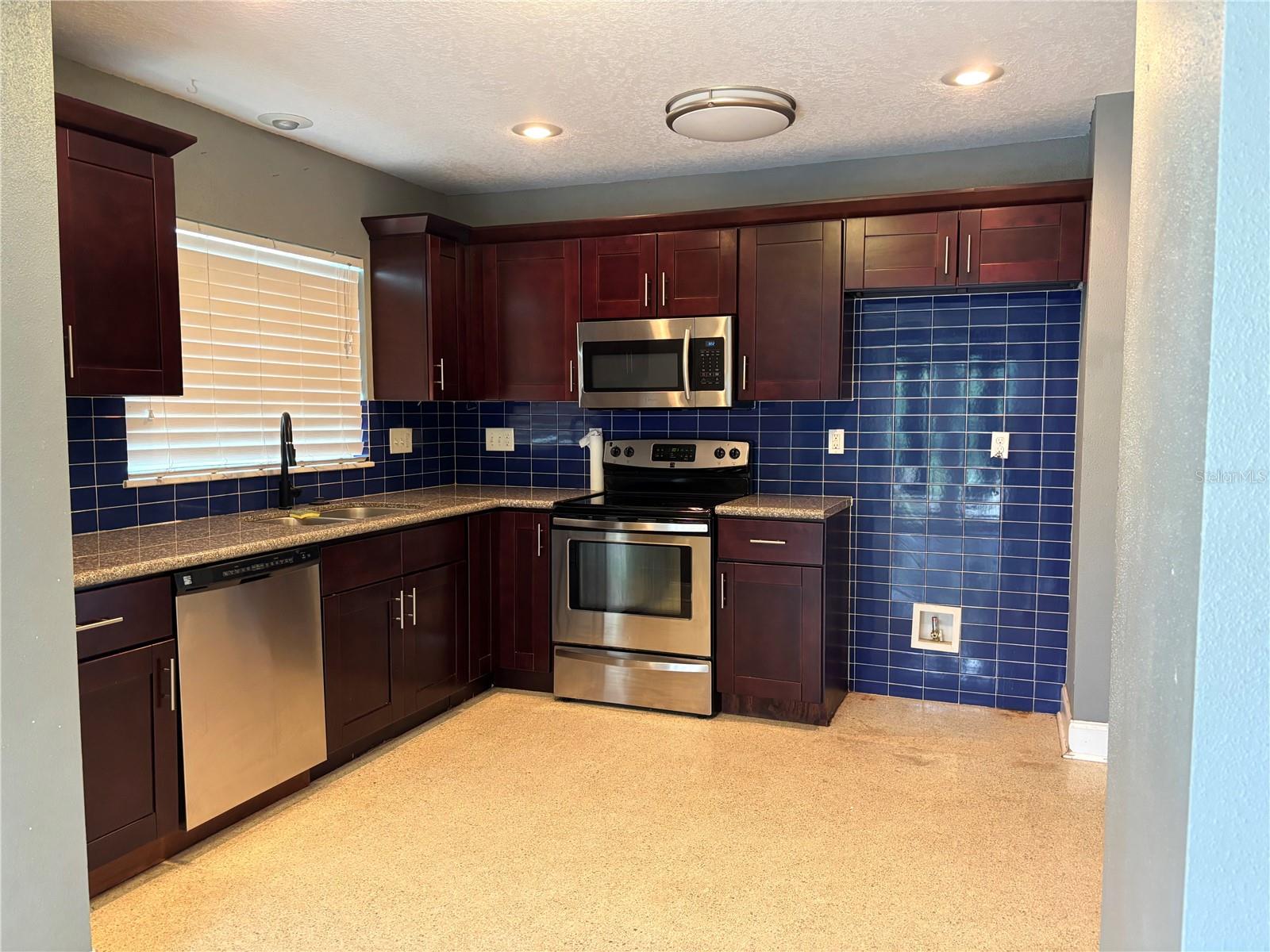 2050 HIGH RIDGE DR — photo 5