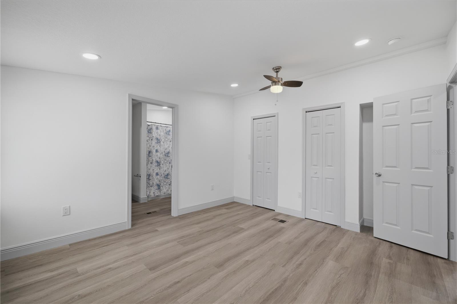 7904 CADILLAC AVE — photo 14