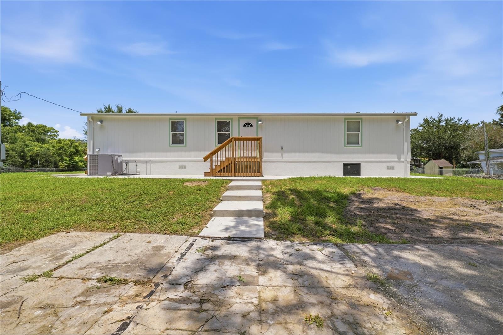 7904 CADILLAC AVE — photo 20