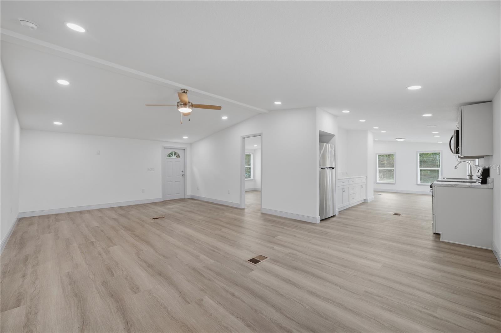 7904 CADILLAC AVE — photo 11