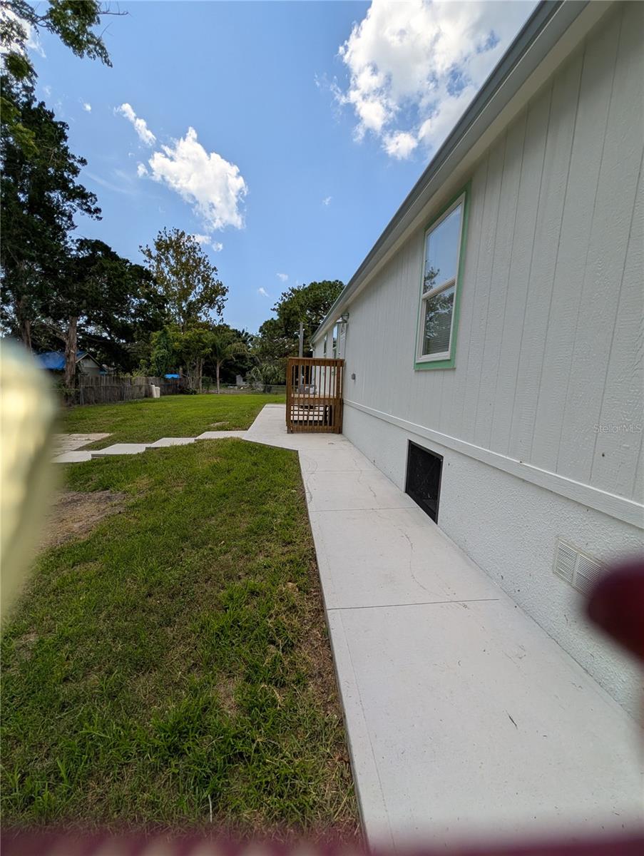 7904 CADILLAC AVE — photo 40