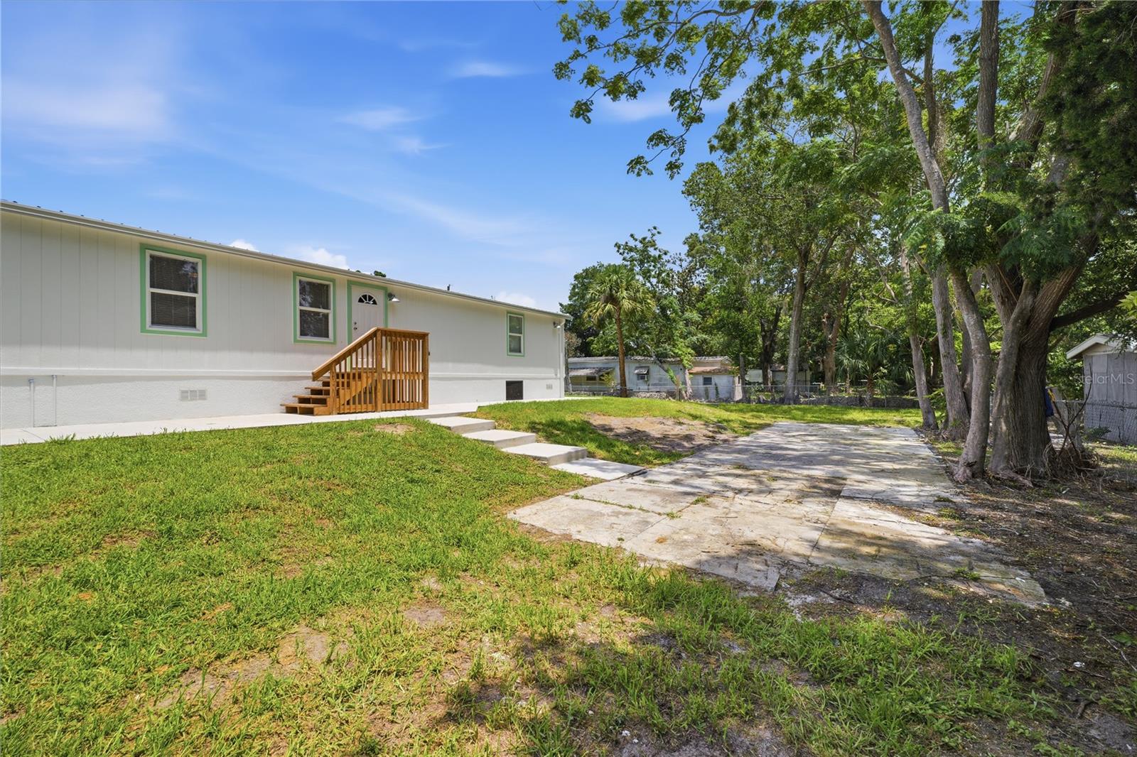 7904 CADILLAC AVE — photo 24