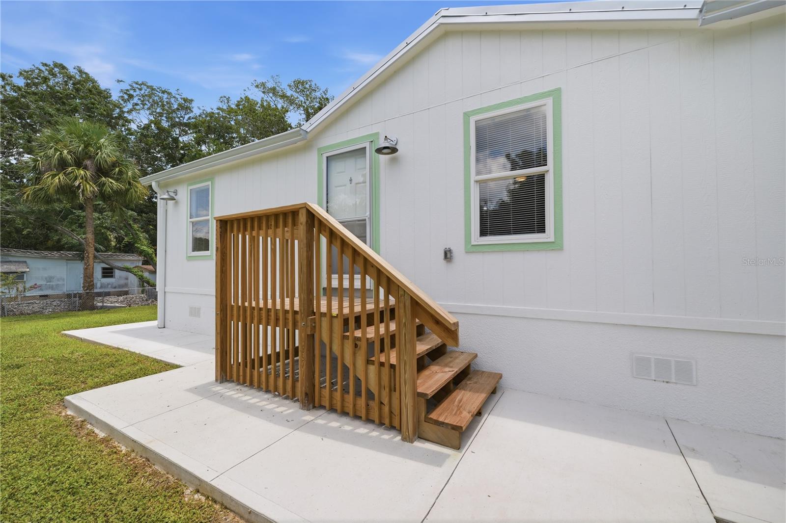 7904 CADILLAC AVE — photo 21