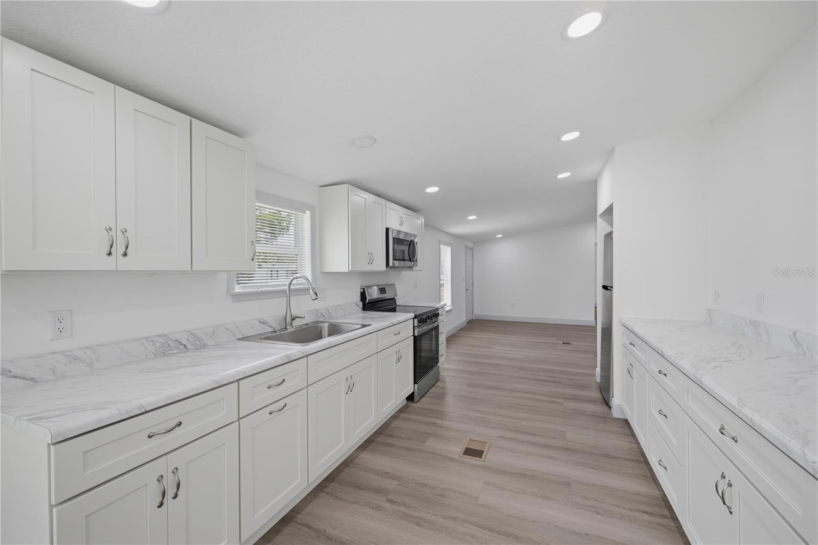 7904 CADILLAC AVE — photo 7