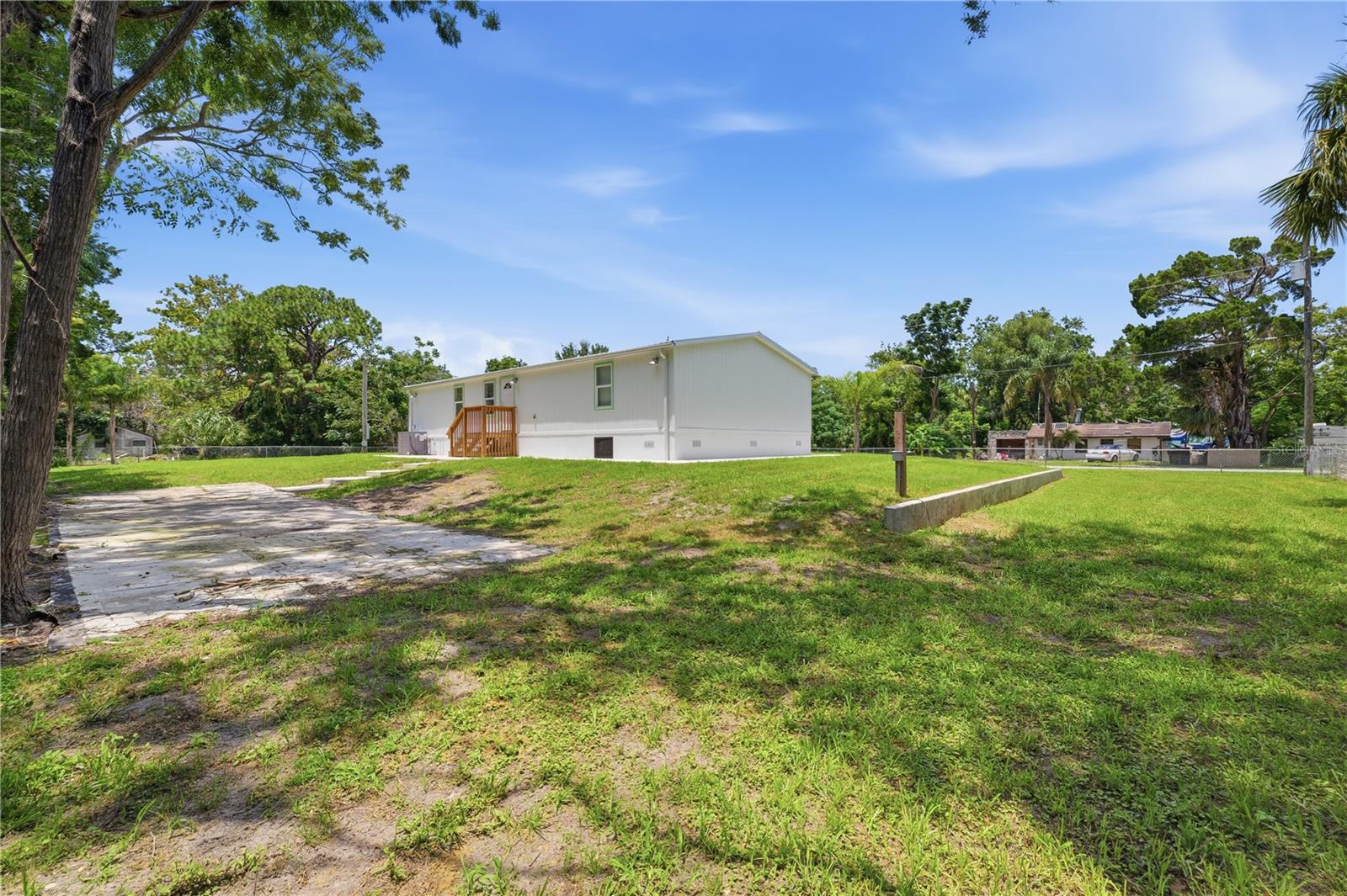 7904 CADILLAC AVE — photo 25